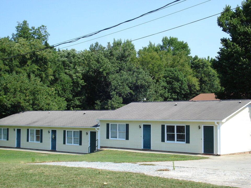 123 Pearl Cir in Wingate, NC - Foto de edificio