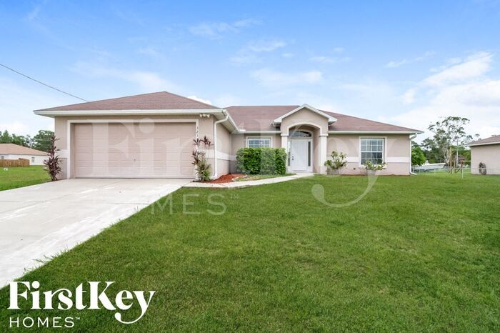 3235 NW Juanita Pl in Cape Coral, FL - Building Photo