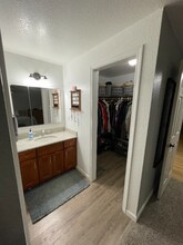 8938 49th Ct NE in Olympia, WA - Foto de edificio - Building Photo