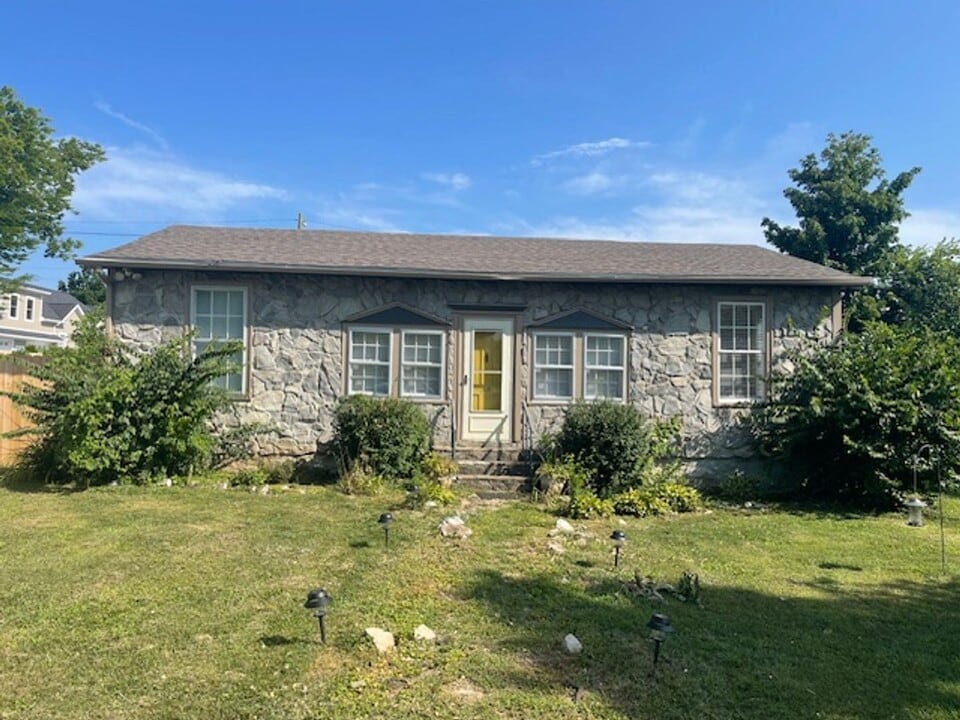 1009 Nutwood St in Bowling Green, KY - Building Photo