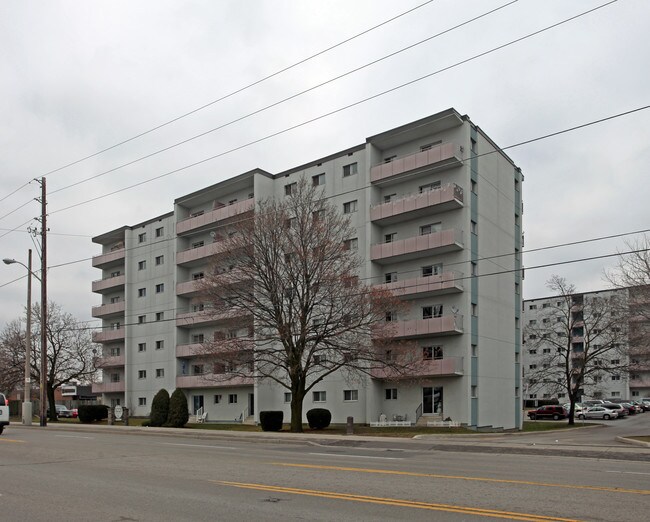 Princess Anne Apartments in Oshawa, ON - Building Photo - Building Photo