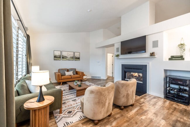 1267 E Hickenlooper Way