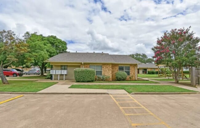 property at 1600 S Palestine St