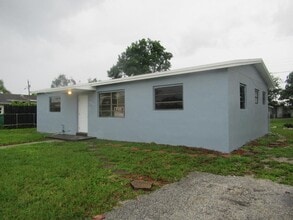 3520 NW 208th St in Miami Gardens, FL - Building Photo - Building Photo