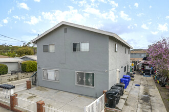 2215-2225 Smythe Ave in San Ysidro, CA - Building Photo - Building Photo