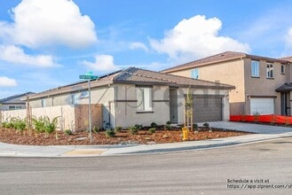 1797 Eagle River Ave in Manteca, CA - Foto de edificio - Building Photo