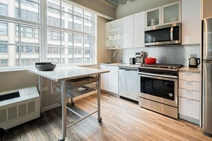 MDA Apartments in Chicago, IL - Building Photo