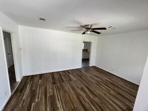 2085 Earl St in Beaumont, TX - Building Photo - Building Photo