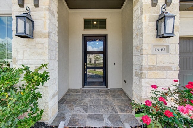 property at 1930 Creekwood Cv