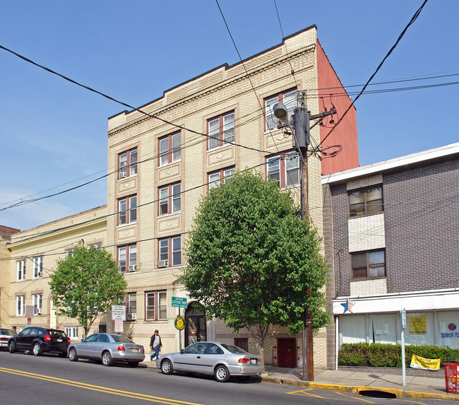 336 Anderson Ave in Fairview, NJ - Building Photo - Building Photo