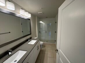 520 NE 26th St, Unit B1 in Miami, FL - Building Photo - Building Photo