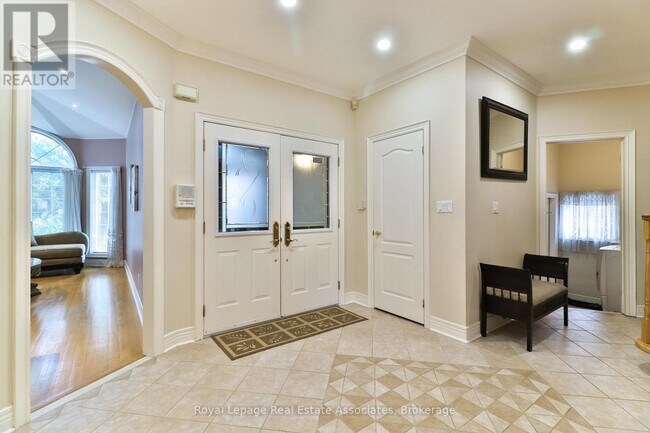 38 Eaglewood Blvd in Mississauga, ON - Building Photo - Building Photo