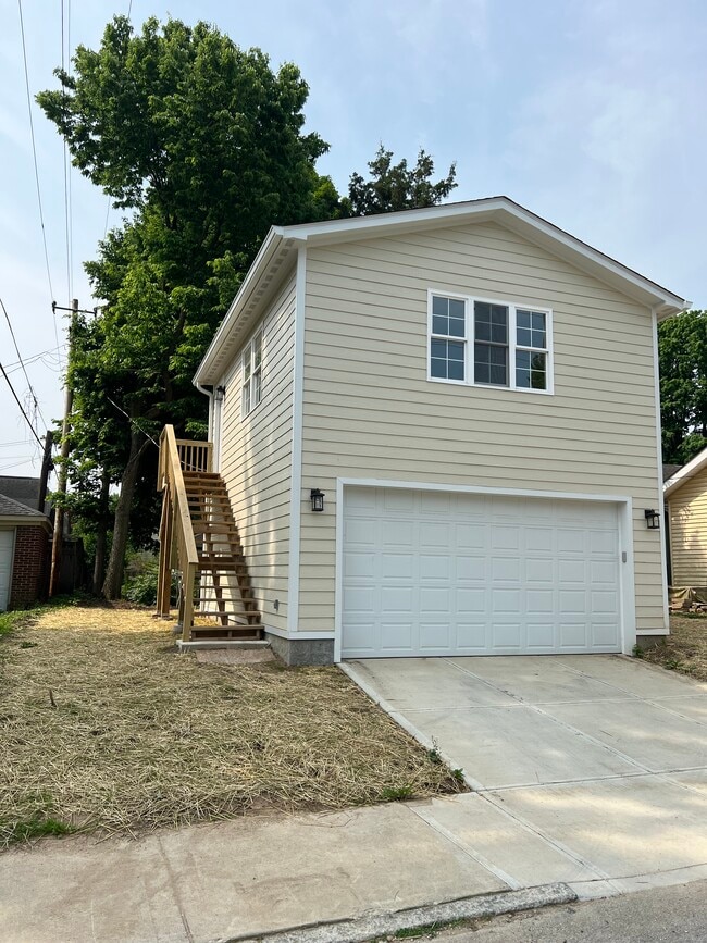 property at 4841 N Kenwood Ave