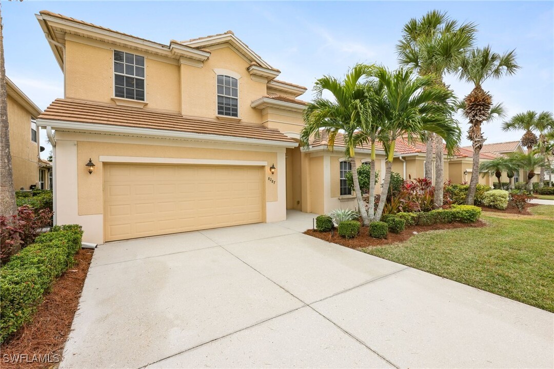 8287 Valiant Dr in Naples, FL - Building Photo