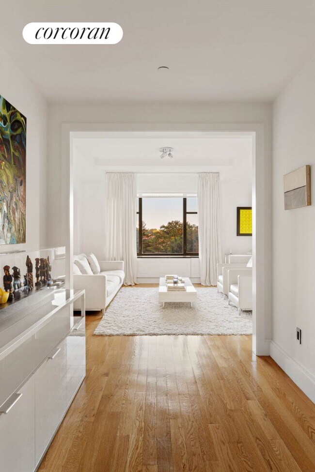 110 Central Park S in New York, NY - Building Photo - Building Photo