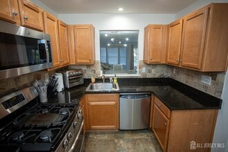 124 Adamecs Way in South Amboy, NJ - Building Photo - Building Photo