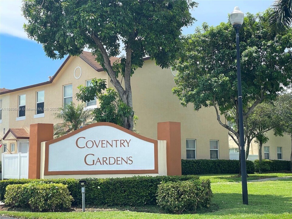 6621 Winfield Blvd in Margate, FL - Building Photo