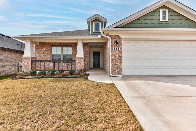 323 Woodrock St in Harrah, OK - Building Photo - Building Photo