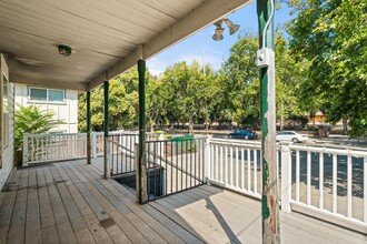 432 Cedar St in Chico, CA - Foto de edificio - Building Photo