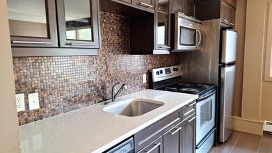 Mission Apartments in Calgary, AB - Building Photo - Building Photo