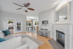 1011 Brodie St in Austin, TX - Building Photo