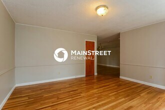 2060 Avon Dr in Florissant, MO - Building Photo - Building Photo