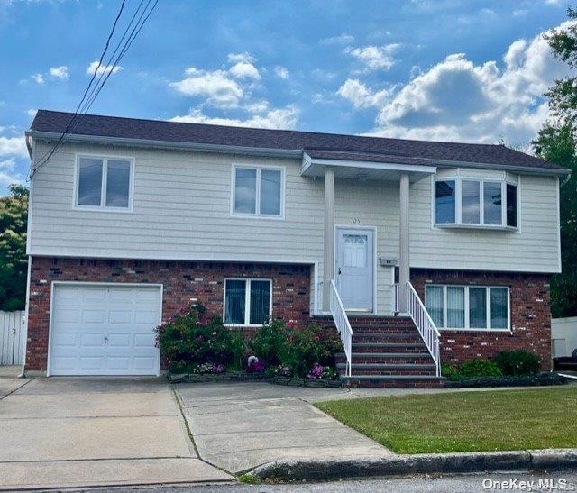property at 325 S 8th St