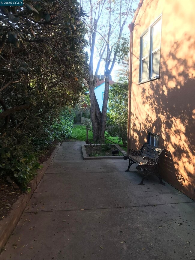 380 Alhambra St in Crockett, CA - Building Photo - Building Photo