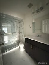 1225 Waterford Dr in Edison, NJ - Building Photo - Building Photo