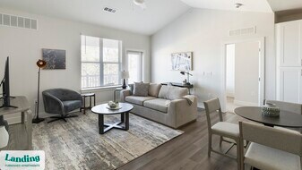 556 Martin Rd SW in Huntsville, AL - Building Photo