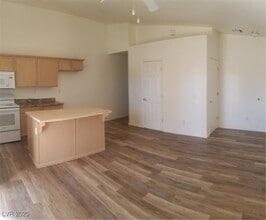 421 S E Comstock Cir in Pahrump, NV - Building Photo - Building Photo