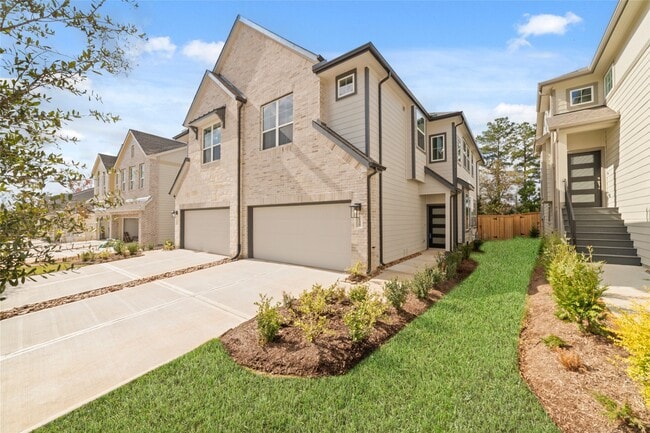 135 W Coralburst Lp in Montgomery, TX - Building Photo - Building Photo