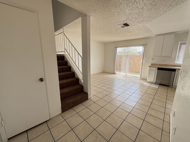 38729 11th St E in Palmdale, CA - Building Photo - Building Photo