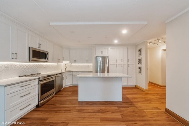 18 E Old Willow Rd in Prospect Heights, IL - Building Photo - Building Photo