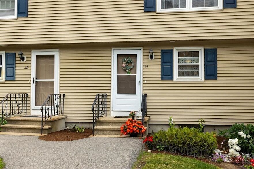56 Durham Rd, Unit 54 in Dover, NH - Building Photo