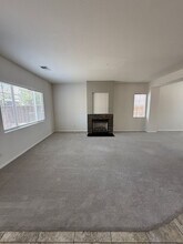 12710 Crystal Cove Ave in Bakersfield, CA - Building Photo - Building Photo