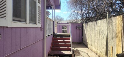 605 E Applegate Dr, Unit B in Austin, TX - Building Photo - Building Photo