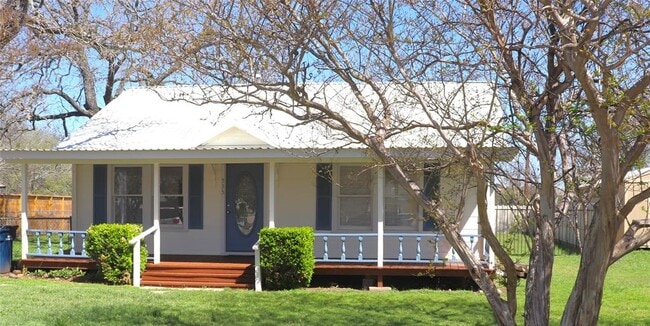 535 W Vaughan St in Bertram, TX - Building Photo - Building Photo