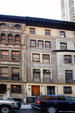 213 W 70th St in New York, NY - Building Photo - Building Photo