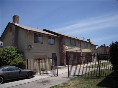 Fourplex in Stockton, CA - Foto de edificio