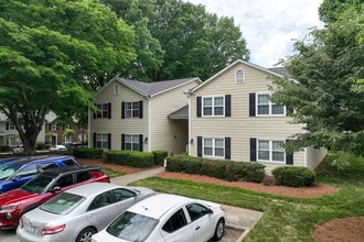 Williamsburg Square in Greensboro, NC - Foto de edificio - Building Photo