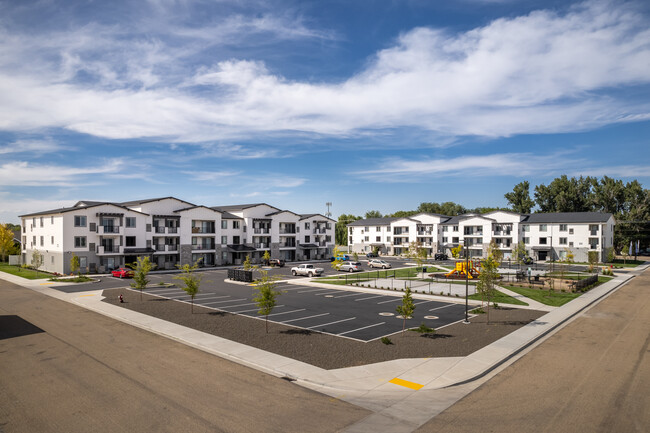 Stone Creek Apartments in Caldwell, ID - Building Photo - Building Photo