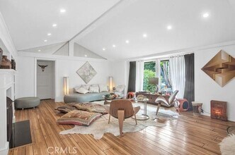 3442 Laurel Canyon Blvd in Studio City, CA - Foto de edificio - Building Photo