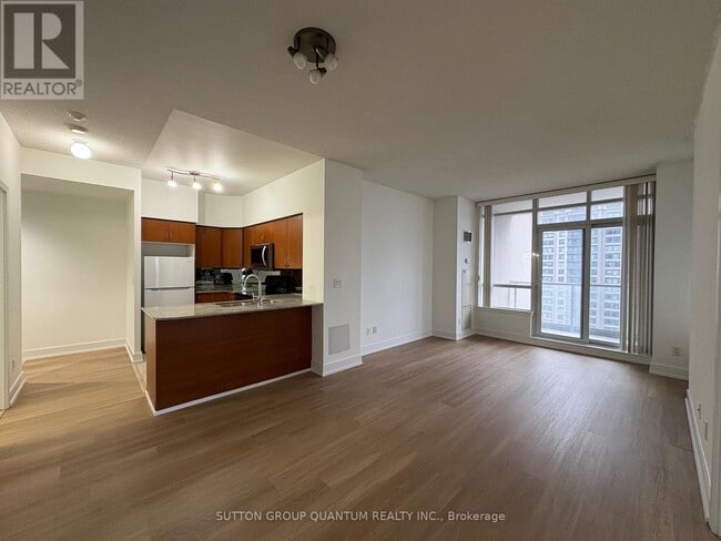 388 Prince of Wales Dr in Mississauga, ON - Building Photo - Building Photo