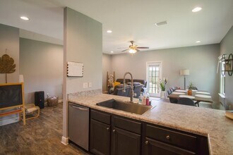 141 Iron Horse Dr W in Crestview, FL - Building Photo - Building Photo