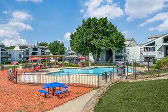 Stone Creek in Lewisville, TX - Foto de edificio - Building Photo