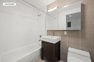 41-34 Crescent St in Queens, NY - Building Photo - Building Photo
