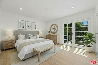 17226 Vanowen St in Los Angeles, CA - Building Photo - Building Photo