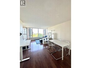 4657 Hazel St in Burnaby, BC - Building Photo - Building Photo