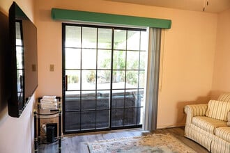 108 E Campeche St in South Padre Island, TX - Foto de edificio - Building Photo